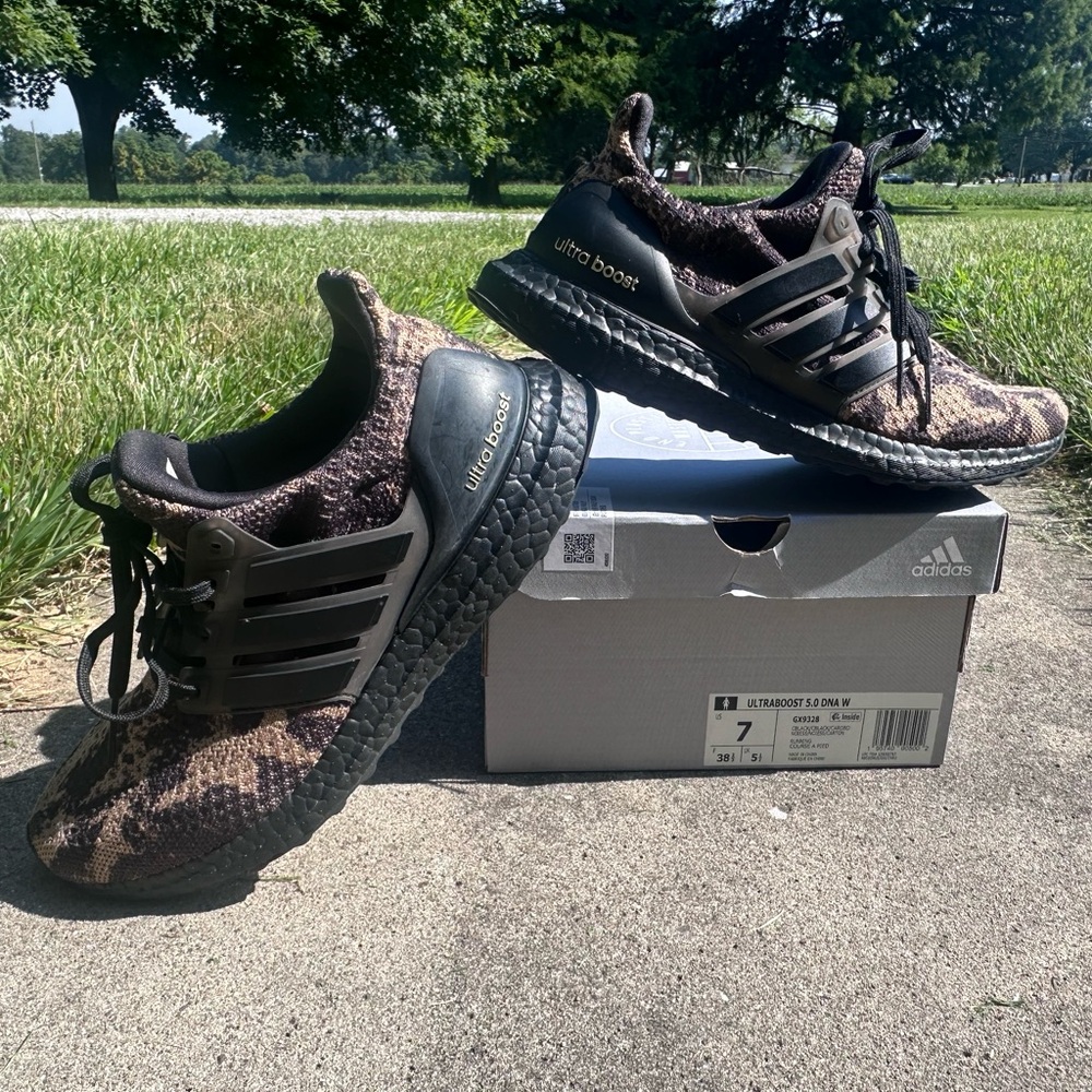 Adidas ultra boost 5.0 DNA Acid Wash Size 7 used